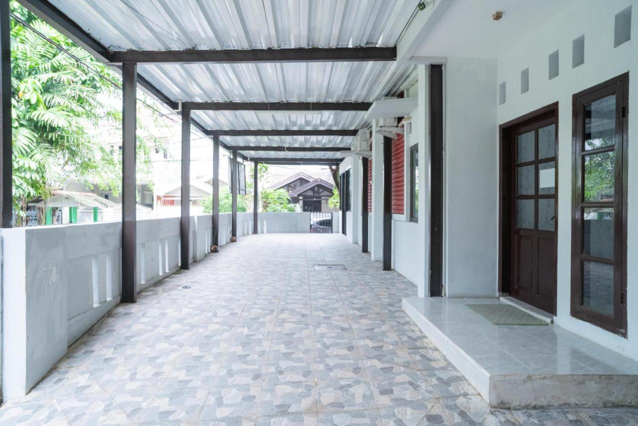 Reddoorz Plus Near Itc Cempaka Mas 2 Yakarta Exterior foto