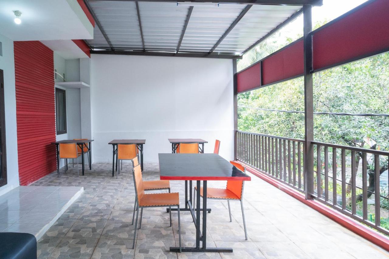 Reddoorz Plus Near Itc Cempaka Mas 2 Yakarta Exterior foto