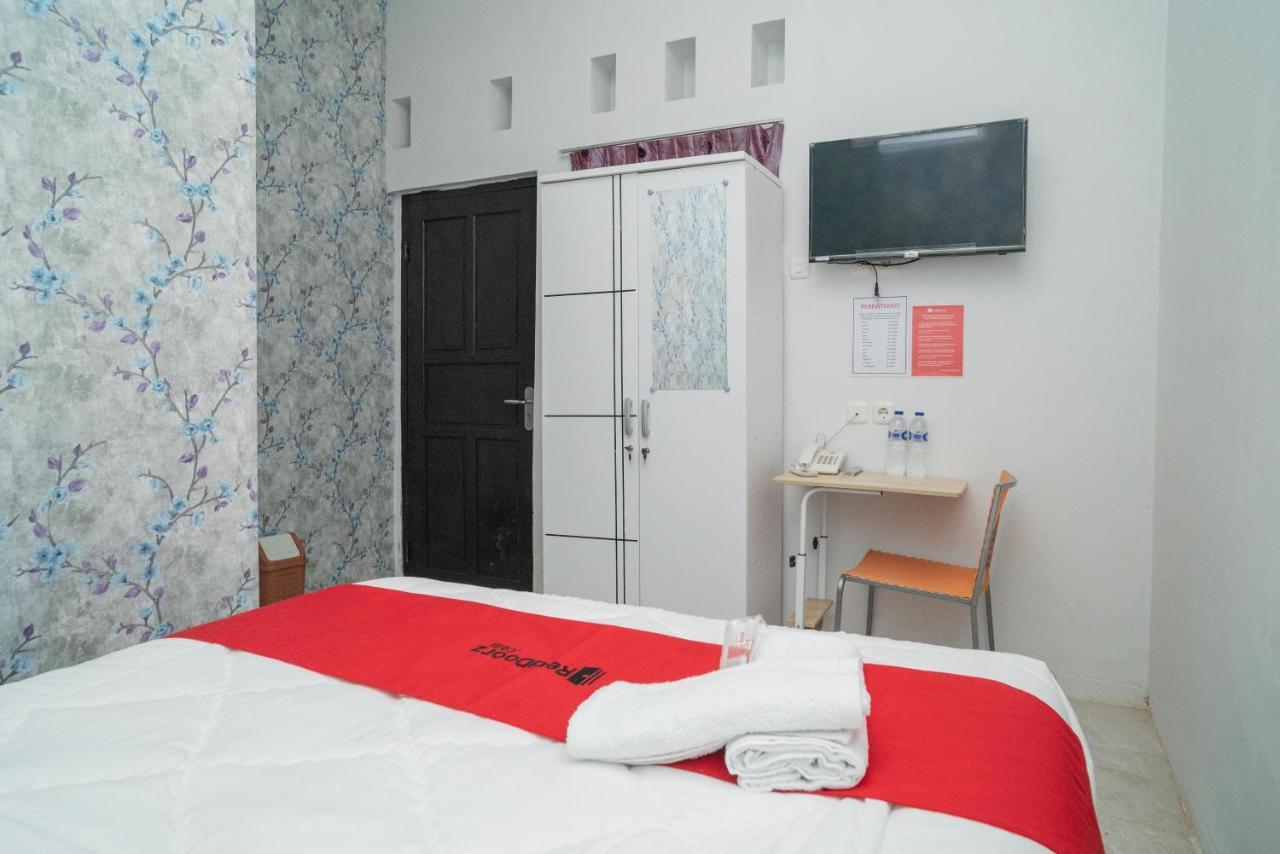 Reddoorz Plus Near Itc Cempaka Mas 2 Yakarta Exterior foto